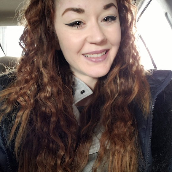 Meet your Posher, Hannah - Picture 3 of 5